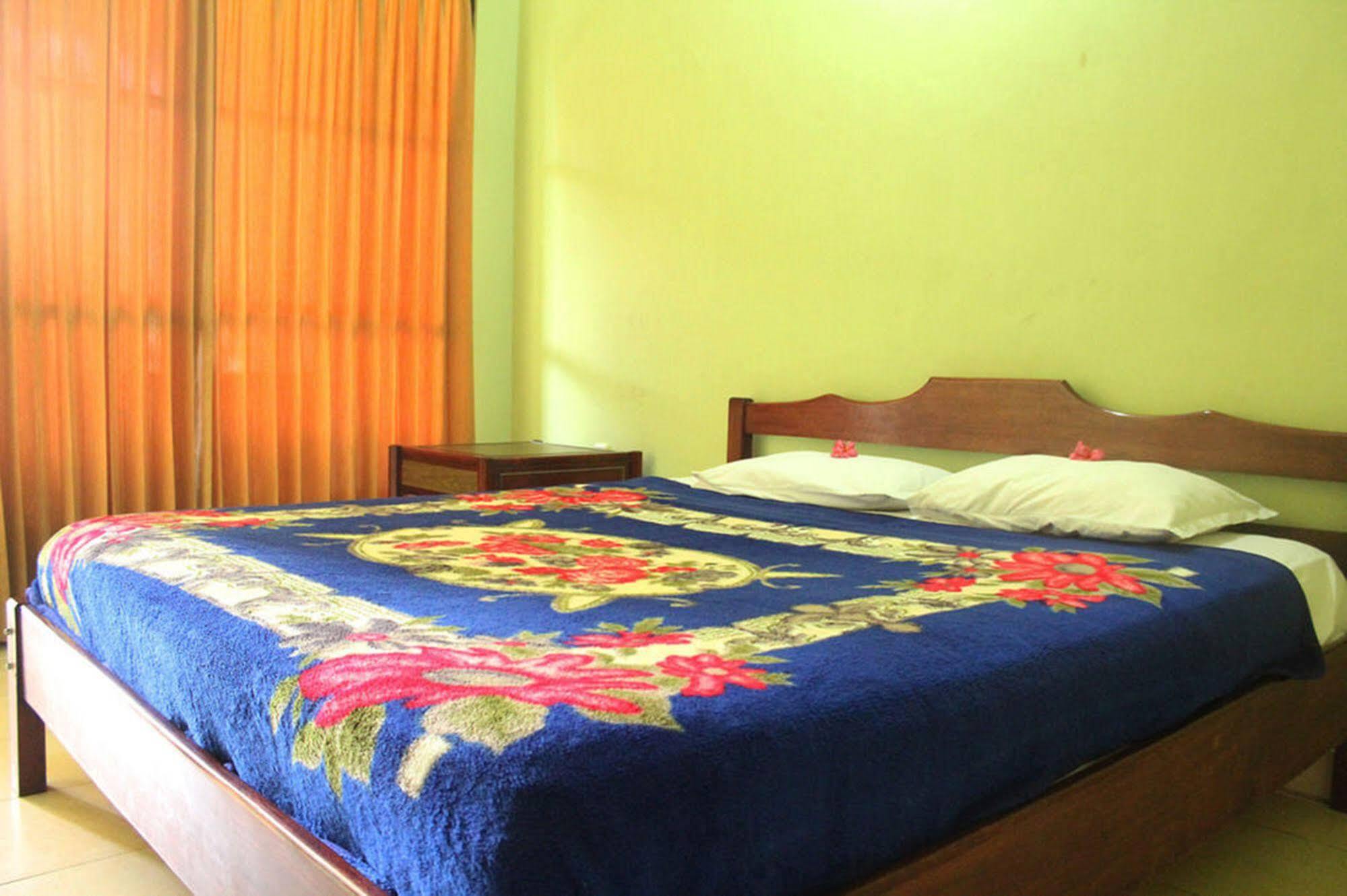 Berlian Inn Kuta Beach Kuta Lombok Exterior foto